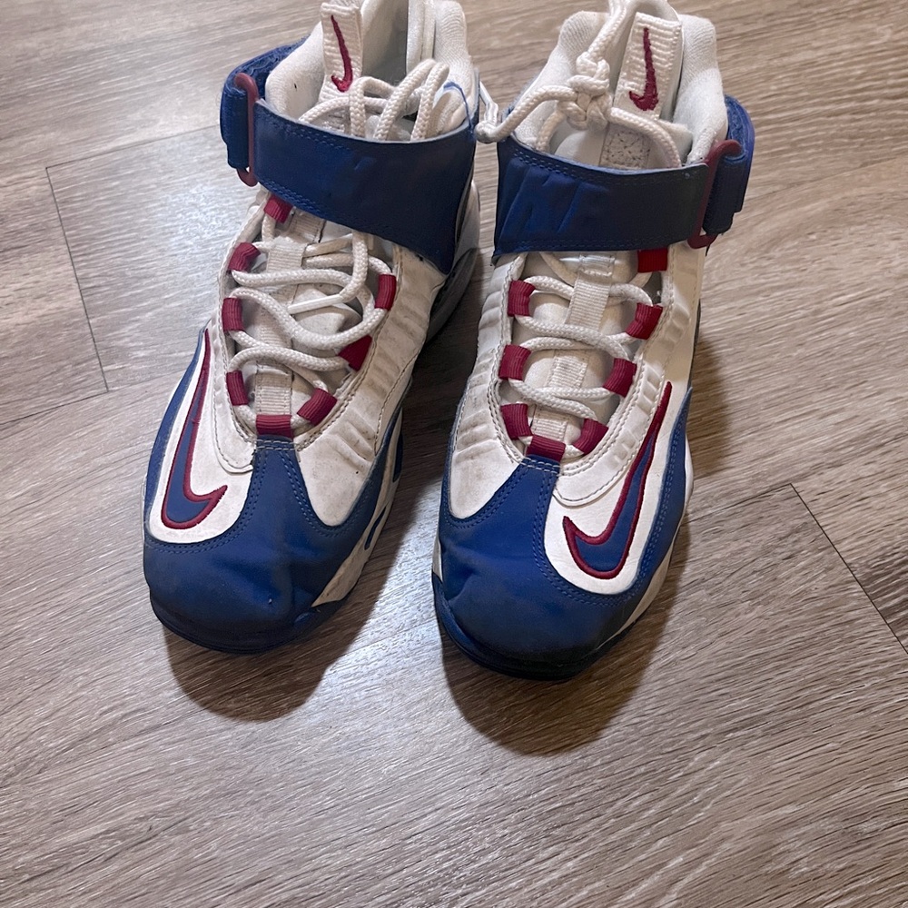 Nike shoes for boy kids like new